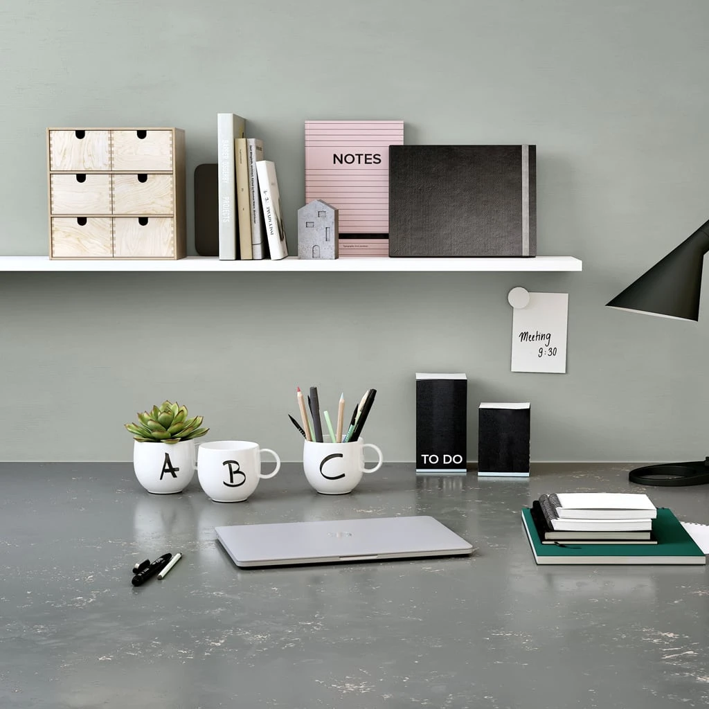 Becher A Letters In Weiß 2 Becher A Letters In Weiß – Bild 2